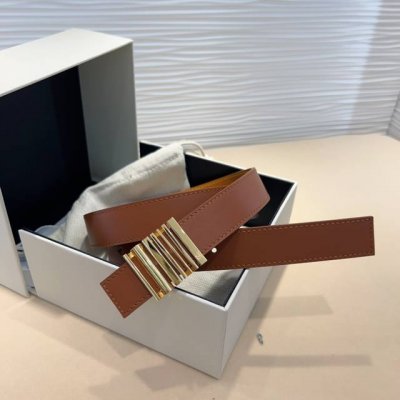 Loewe专柜最新同款腰带选用光滑牛皮革窄款腰带 配有anagram挂扣 卓越的工艺 个性的造型 精美的材质 宽:2.8Cm