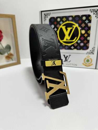 品名：Lv..路易..威登 材质：原单牛皮腰带 百分百头层牛皮腰带保证真皮，24K纯钢扣，专柜原单品质、做工精细，时尚大牌，送人自用首选 包装： 请认准如图专柜