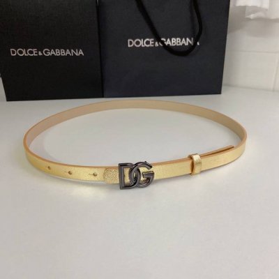 D&G 杜嘉 班纳双面小牛皮腰带，缀以电镀金属 Dg 徽标搭扣。简约百搭，精品宽度1.5Cm，
