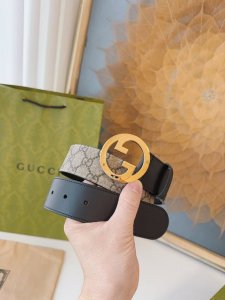 特 G U C C I 新款圆形互扣式双g搭扣 宽4.0Cm 由原厂进口皮订制专用面料+原厂底皮拼接而成的手工腰带 顶级手工 进口边油 细节层层把控