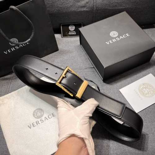 范思哲 宽4.0Cm 新款 此款皮带配有Logo雕刻搭扣和饰有Medusa铆钉的腰带环