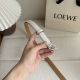走量款 重磅来袭 Loewe 鹅卵石纹牛皮腰带。Anagram搭扣 Anchor腰带扣 宽2.0Cm，五孔调节。白色 银扣