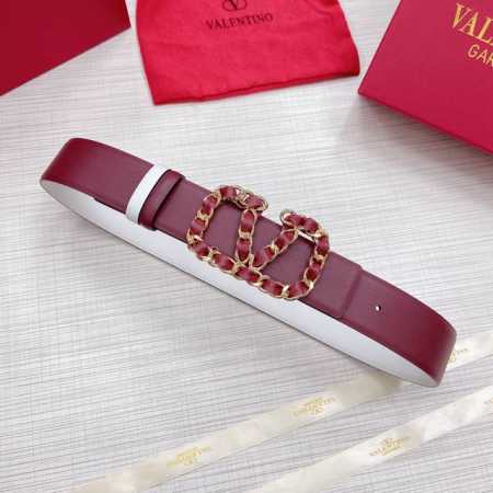 配送专柜全套包装 等级：专柜同步.原版包装.代购级别 材料：Valentino 此款采用进口原版皮搭配纯铜经典V字扣 多色可选 双面用设计 时尚潮流 专柜宽度： - 点击图像关闭