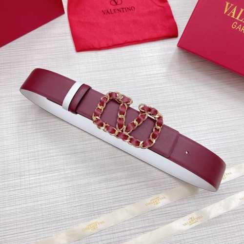 配送专柜全套包装 等级：专柜同步.原版包装.代购级别 材料：Valentino 此款采用进口原版皮搭配纯铜经典V字扣 多色可选 双面用设计 时尚潮流 专柜宽度：