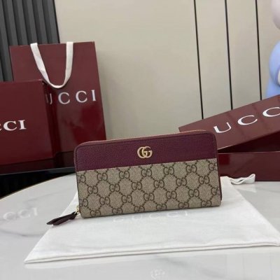 顶配版 Gucci新品采用进口原厂皮，进口线，新款Ophidia系列 采用意大利进口小牛皮，配以经典双G五金，新的式样和轮廓托的新作登场了。结构形状，其中内侧被