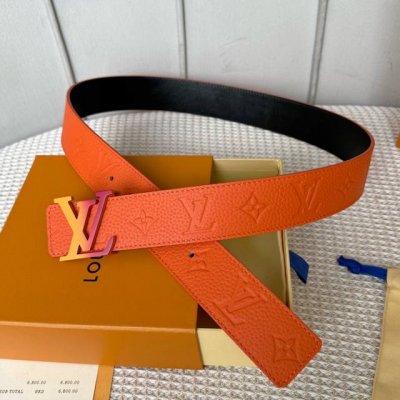 Lv 驢牌ss男士系列特別限量版與pou-Up最新聯名合作款 寬度40毫米 奢華與時尚的全新結合 雙荔枝紋顏色與五金顏色相呼應！成為獨特的亮眼之作！
