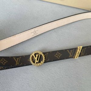 原版包裝 驢家女士腰帶 寬度2Cm 全新風格定制面料襯托細膩的進口磨砂小牛皮 皮帶末端有金色金屬花卉點綴 花卉正面視有Logo鋼印標識 搭配新款字母搭扣 經典百