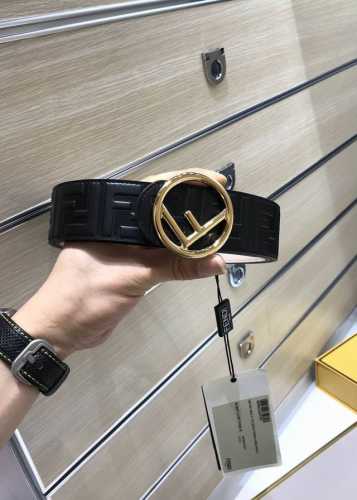 配送专柜包装 特批新款 Fd 宽40Mm 标志造型宽皮带。钉扣式带扣。进口小牛磨砂制成，原版浮雕纯手工绘黑色咖啡色Ff 图案，非市场电脑喷印平平没凹凸质感，支持