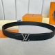 特 寬度：35mm Lv S-Lock系列 精緻的字母搭扣 搭配驢家法國原廠荔枝紋皮料 手感超好 雙面用