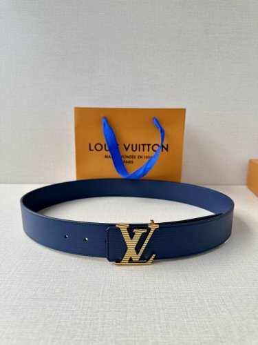 L0Uis Vuitt0N Lv 男士专柜品质水波纹腰帶 寬度40毫米 配置精钢字母搭扣 扣头可随意搭配 ～双面小牛皮设计 皮质柔软 手感细腻舒适