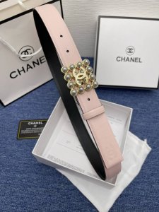 品牌 香奈儿女带 特 描述 双面原版皮可调节式皮带，小牛皮材质，配有钯金色和银色钢金属扣 牛皮材质 不锈钢 香奈儿扣 3.0厘米 意大利制造 腰带为意大利尺寸，