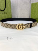 宽度3.5 Cm Gucci Marmont系列每一季都会推陈出新，为灵感源于70年代的标志性gg配件注入现代精髓。Supreme帆布印花 腰带反面采用黑色皮革