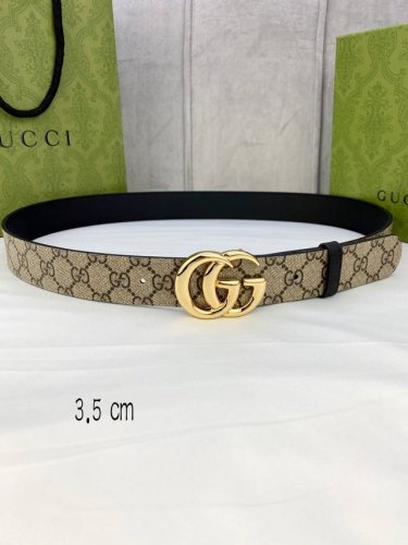 宽度3.5 Cm Gucci Marmont系列每一季都会推陈出新，为灵感源于70年代的标志性gg配件注入现代精髓。Supreme帆布印花 腰带反面采用黑色皮革