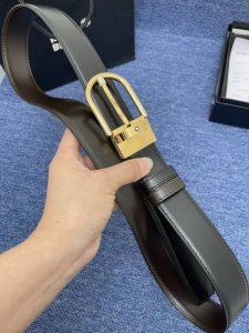 万宝龙[庆祝][庆祝]特P180 宽度[庆祝][庆祝]3.5 大班精选Sfumato系列皮具 万宝龙大班精选Sfumato系列皮具采用天然全粒 面晕染皮革，质感