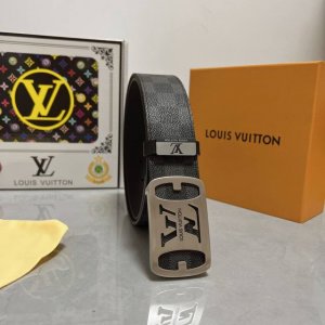 品名：Lv..路易..威登原单 材质：原单牛皮腰带 百分百头层牛皮腰带保证真皮，24K纯钢扣，专柜原单品质、做工精细，时尚大牌，送人自用首选 包装： 请认准如图