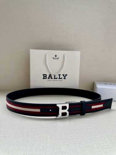 bally(巴利) 专柜新款 男士休闲布配皮双用腰带 宽3.4Cm这款帆布腰带饰以蓝色和奶油色迷幻火车条纹，搭配蓝色皮表面，B字 搭扣更显纤细，采用钛金属色调亮
