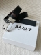 巴利 Bally 男士休闲商务双面皮带，宽3.4Cm 一面黑色，一面深棕色 ，搭配银色金属扣头，简约又具有质感，适合商务、休闲等多种场合穿搭。