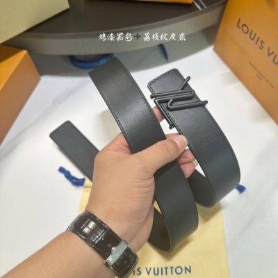 特 寬度：40Mm Lv Ide Truck L Oeii雙面腰帶 驢家 海外原單代特供 面為進口小牛皮荔枝紋襯托原廠配色柔軟小牛皮底 搭配最新鋼五金搭扣 手感