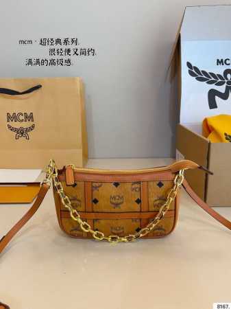 配礼盒 Mcmdelmyvisetos腋下包 Mcm新款麻将包看过来啊！ 宝贝们，这款包包最近出镜率真的特别高！煮志 罗这款包同样是有两根肩带的，一根链条肩带， - 点击图像关闭