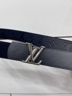 特 Lv.路易威登 全套包装 宽度 40Mm宽度 正品一体铸造五金钢扣 原厂皮料 双面原厂定制进口面料 可送礼自用不错选择