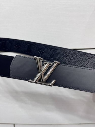 特 Lv.路易威登 全套包装 宽度 40Mm宽度 正品一体铸造五金钢扣 原厂皮料 双面原厂定制进口面料 可送礼自用不错选择