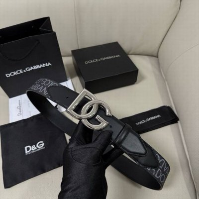 Dg，宽4.0Cm Dolce&Gabbana 全新小牛皮腰带，满载干练态度。滚轴针扣搭扣尽显巧思