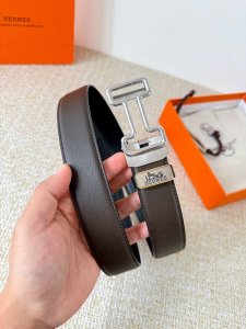 品名：爱马仕.Her..Mes自动扣皮带 腰带 型号：自动扣，纯钢材质经典自动扣，头层牛皮自动带身 腰带：百分百头层牛皮，自动带身，保证真皮。24K纯钢扣永不掉