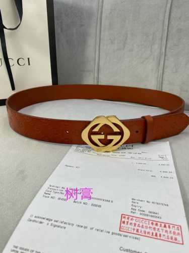 宽度4.0Cm Gucci 经典款单层树膏皮革腰带，配有品牌标志性双G带扣。无涂层褪色皮革材质 具备耐用不变形 此皮面手感光滑细腻衣橱必备百搭上品