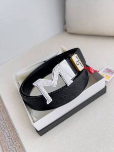 品名：万宝龙.Montblanc原单 腰带 皮带 型号：挂扣，新款原版经典精品挂扣，实物拍摄，原版头层牛皮 材料：百分百头层牛皮，保证真皮。双面可用专柜同等质量