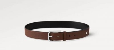 特 寬度：35Mm 驢家最新品 男士經典頂級休閒腰帶 寬度35毫米 品牌專用togo荔枝紋小牛皮搭配小牛皮底 全新開模精品針扣設計 尾部有相同五金品牌字樣 與腰