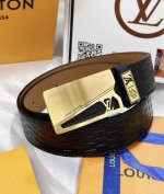 皮带：Lv..路易..威登顶级复刻. 腰带：原单品质百分百头层牛皮，保证真皮。雕花镂空工艺.真空电镀.永不掉色.24K纯钢扣纯手工编织系列双面可用专柜同等质量，