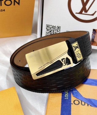 皮带：Lv..路易..威登顶级复刻. 腰带：原单品质百分百头层牛皮，保证真皮。雕花镂空工艺.真空电镀.永不掉色.24K纯钢扣纯手工编织系列双面可用专柜同等质量，
