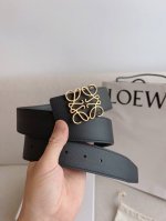 Loewe.罗意威 全套包装 产品打造成兼具实用性及独特性的时尚精品。Loewe罗意威采用卓越工艺，简约造型，精美材质质量，致力打造针对不同生活领域的时尚精品。