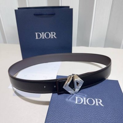 Christian Dior 迪奥 DDD 采用双面修面头层牛皮精品纯铜扣头打造 柔软细腻，双面可用,百搭大方，商务休闲！ DDD 宽度：3.8Cm DDD 码