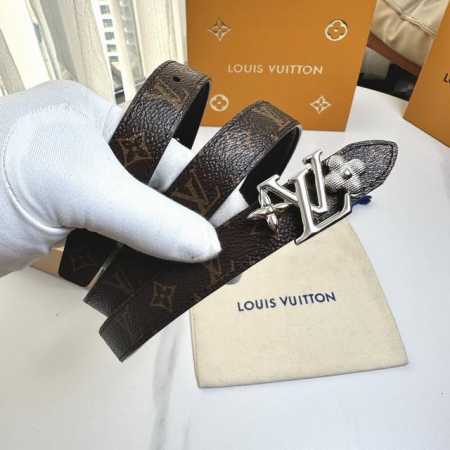 驢家女士腰帶 寬度2Cm 一面定制帆布面料 一面進口荔枝壓飾有圖案效果 新品精鋼花卉形狀搭扣 雙面可用 經典百搭款 - 点击图像关闭