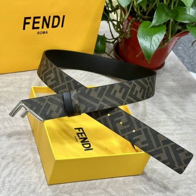 Fendi 芬迪 专柜同款 宽4.0Cm 双环正反用腰带 F按钉搭扣 黑色Cuoio Romano皮革材质 反面面料带有烟草黄和黑色Ff图案 黑色珐琅金属饰面