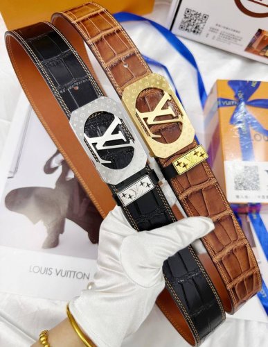 皮带：Lv..路易..威登顶级复刻. 腰带：原单品质百分百进口头层牛皮，保证真皮。雕花镂空设计24K纯钢扣.永不掉色进口原厂鳄鱼皮纹路.纯手工双线缝制工艺双面两