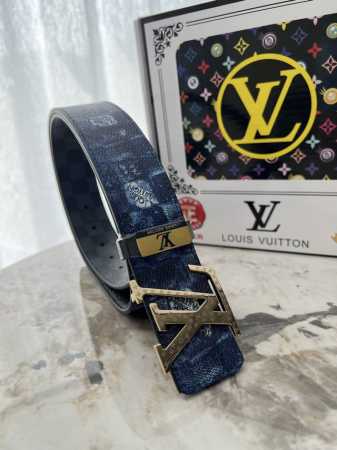 品名：Lv..路易..威登原单 材质：原单牛皮腰带 百分百头层牛皮腰带保证真皮钢扣，专柜原单品质、做工精细，时尚大牌，送人自用首选 包装： 请认准如图专柜包装赠 - 点击图像关闭