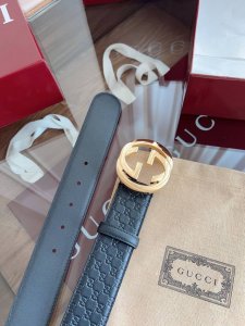 特 。Gucci 经典牛皮小压花 宽度4.0Cm 专柜新版Logo横标，原版进口南非皮底，精品双G铜扣 高端品质，不惧对比。