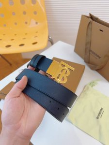 品牌:博柏利 价格:特 尺寸:带宽34Mm 正品尺寸 五金材质:专柜精品扣，真空电镀，工艺精细 带身材质:天然头层牛皮.质感十足