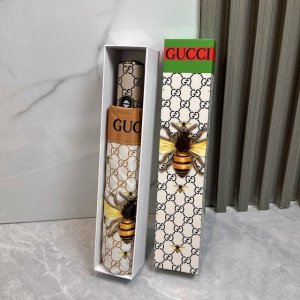 Gucci 古驰 小蜜蜂 夏季新款 折叠晴雨伞 黑色涂层防晒有效阻隔紫外线99%，Upf 50 所以能起到伞下体感降温的效果！ 有效隔热，高效防晒 一把搞定，超