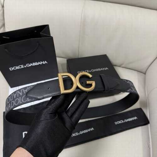 Dg，宽4.0Cm Dolce&Gabbana 全新小牛皮腰带，满载干练态度。滚轴针扣搭扣尽显巧思