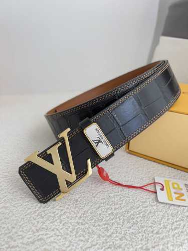 品名： Lv..路易..威登腰带皮带原单 型号：挂扣，经典纯钢材质面字母挂扣，头层牛皮，图片实物拍摄 材料：头层牛皮，挂扣系列，纯钢材质扣头，钯镀电镀工艺永不掉