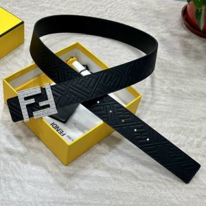 fendl 芬迪 专柜同款 宽40Mm双面原版小牛皮 搭配单钌钯满钻扣 完美的手感.油边 出众的设计.风格 高贵奢华 时尚大方 高清实拍 货真价实 品质保证