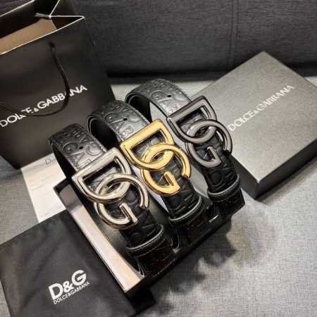 特 Dg，宽3.5Cm Dolce&Gabbana 全新小牛皮腰带，干练摩登配饰，缀以缎纹金色电镀金属细节。 小牛皮腰带，缀以缎纹金色电镀金属细节： - 点击图像关闭