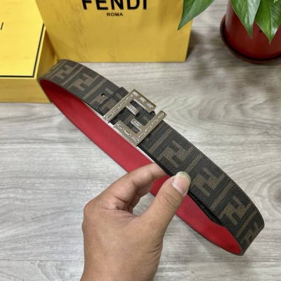 Fendi 芬迪 专柜同款 宽4.0Cm 双环正反用腰带 Ff按钉搭扣 红色Cuoio Romano皮革材质 反面面料带有烟草黄和黑色Ff图案 黑色珐琅金属饰面