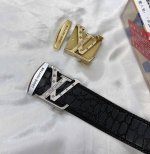 皮带：Lv..路易..威登顶级复刻. 腰带：原单品质百分百头层牛皮，保证真皮。雕花镂空工艺.真空电镀.永不掉色.24K纯钢扣纯手工编织系列双面可用专柜同等质量，