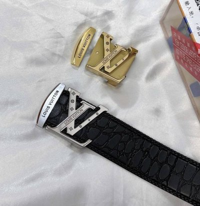 皮带：Lv..路易..威登顶级复刻. 腰带：原单品质百分百头层牛皮，保证真皮。雕花镂空工艺.真空电镀.永不掉色.24K纯钢扣纯手工编织系列双面可用专柜同等质量，