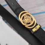 品名：Versace.范思哲 材质：原单牛皮腰带 百分百头层牛皮腰带保证真皮，24K纯钢扣，专柜原单品质、做工精细，时尚大牌，送人自用首选 包装