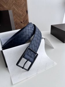 特P250 Bv 2024新款宽版男士腰带 纯手工小格子Intrecciato Piccolo编织意大利小牛皮 搭配真空枪色针扣 孔位新设计 皮带宽度4.0Cm